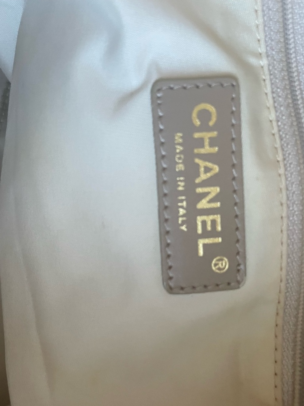 CHANEL Cream Jacquard Tote with Signature Motif - Picture 5 of 16